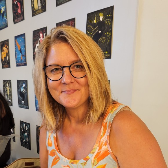 Meet your Posher, Lisa - Picture 1 of 1